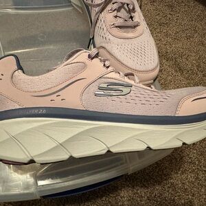 Skechers D’Lux Walker 2.0